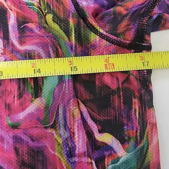 Lululemon Run Train Tee - Picture 7 of 9